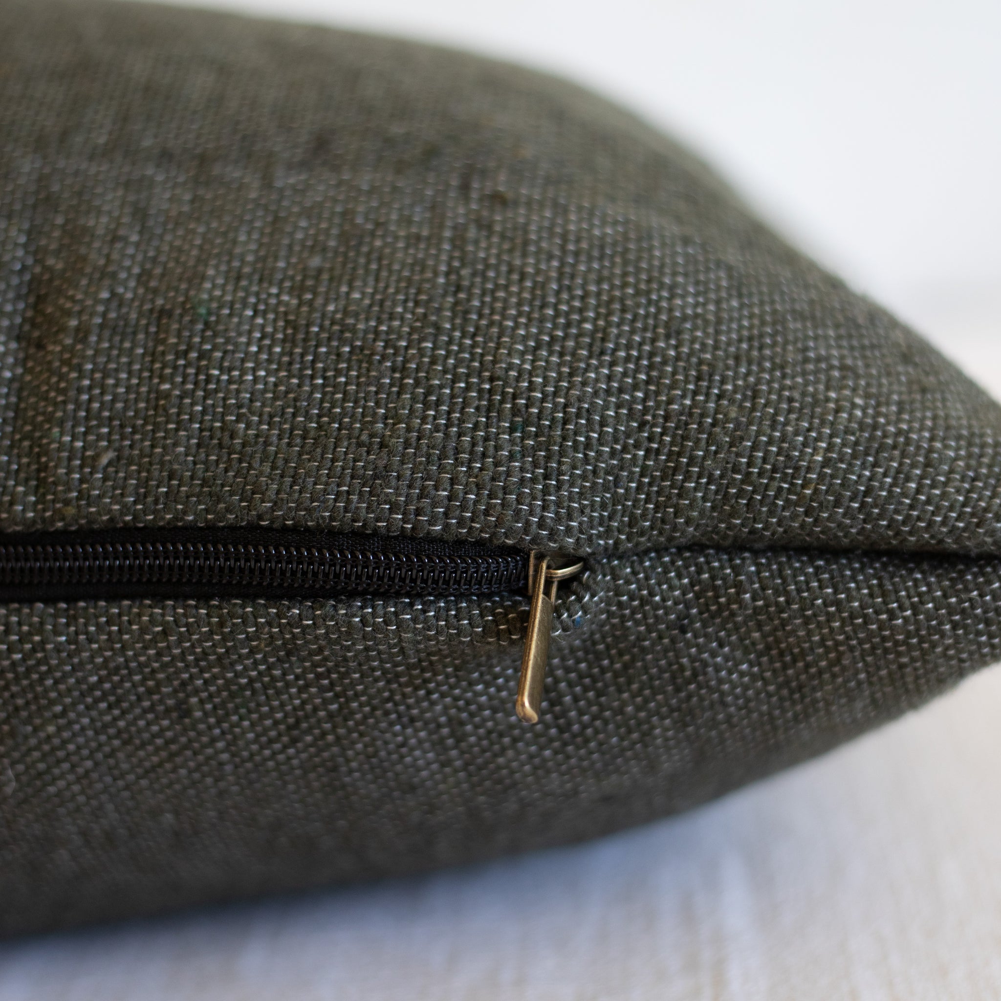 oldmountain veroa cushion cover カーキ oldmountain veroa cushion cover カーキ Veroa Cushion Cover