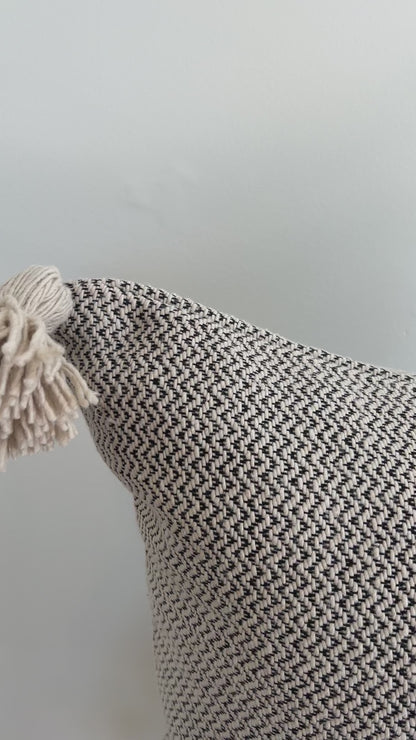 Tweed In Cream - 18" | 22"