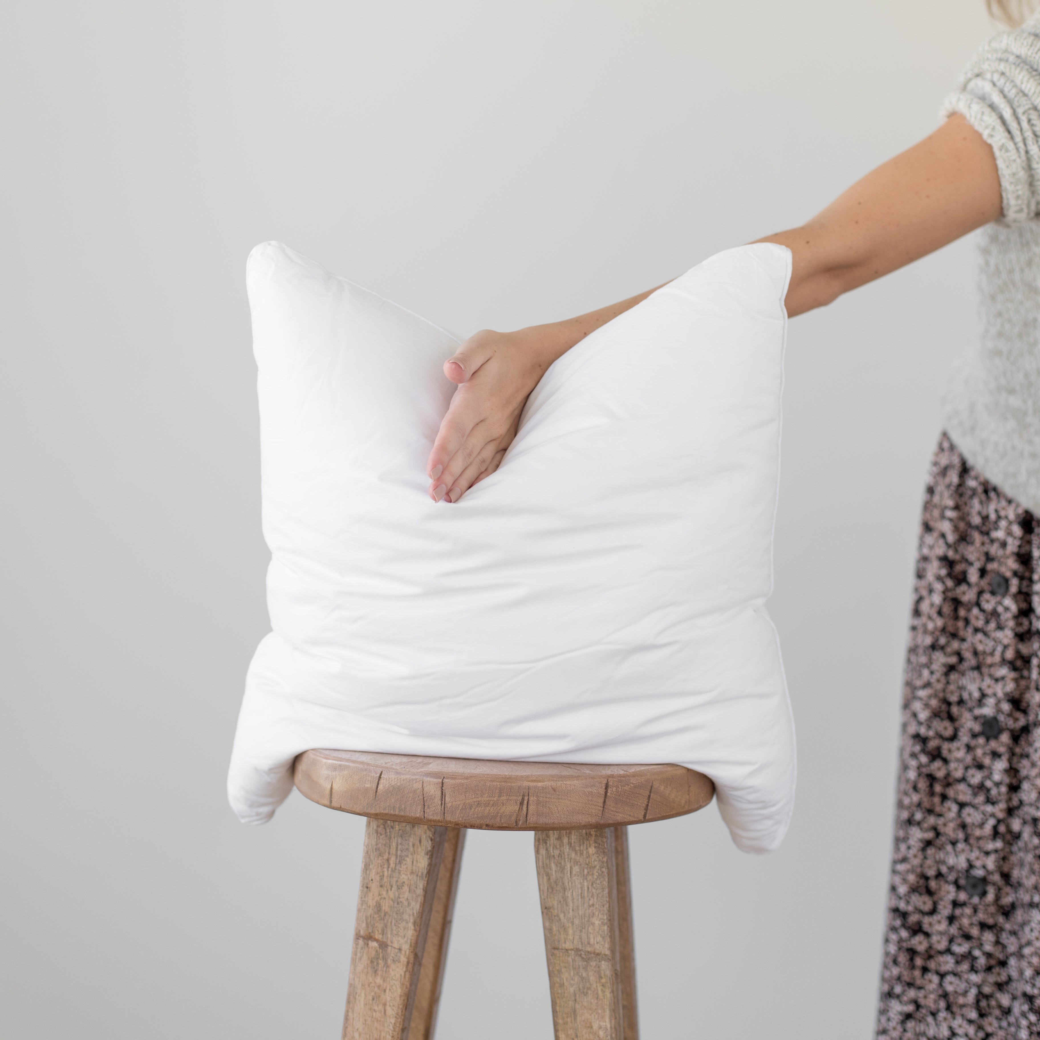 Alco Woven White Modern Throw Pillow with Down-Alternative Insert